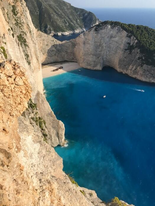Zakintos'taki Navagio Koyunun ikonik görüntüsü